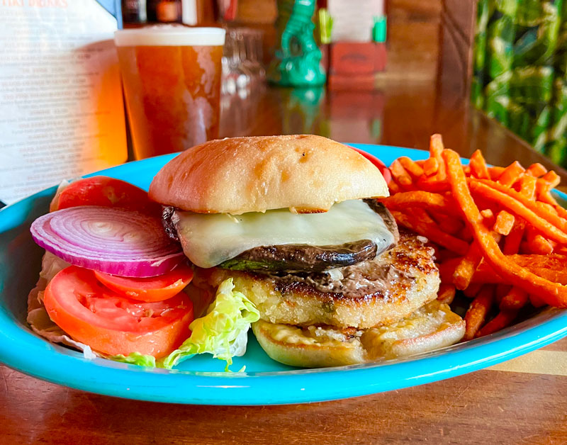 hula's tiki bar and grill burger